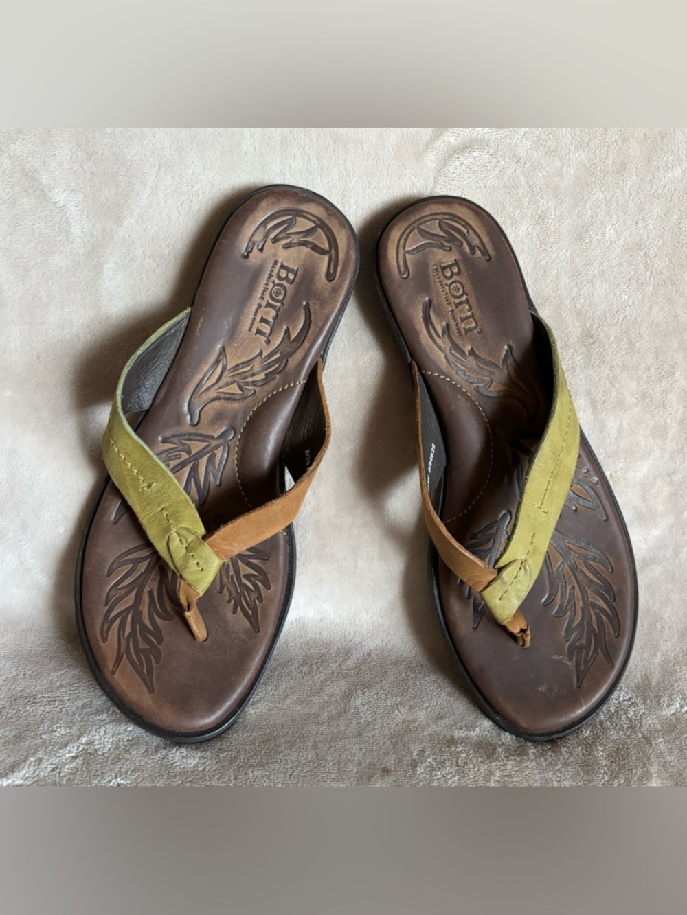 Born Women’s Olive & Brown Leather Embossed Thong Sandals US 8/39 Slipper Shoes